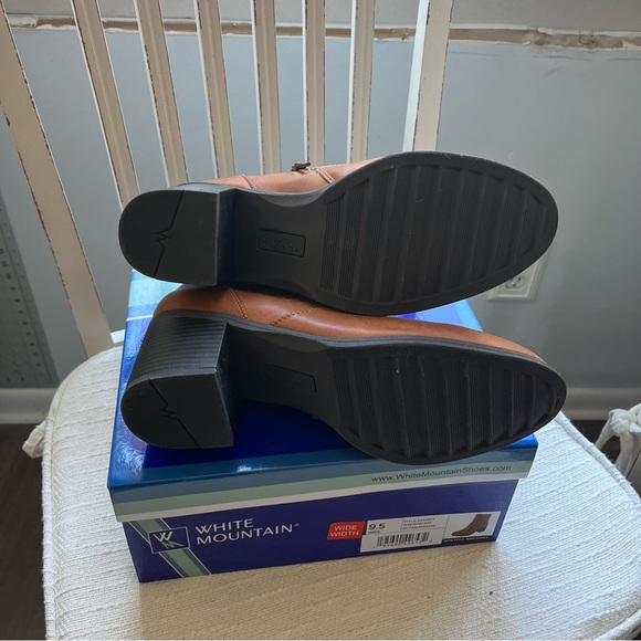 White Mountain Women's Dessert Zipper Booties Dark Tan - Medium 9.5W - Picture 8 of 8